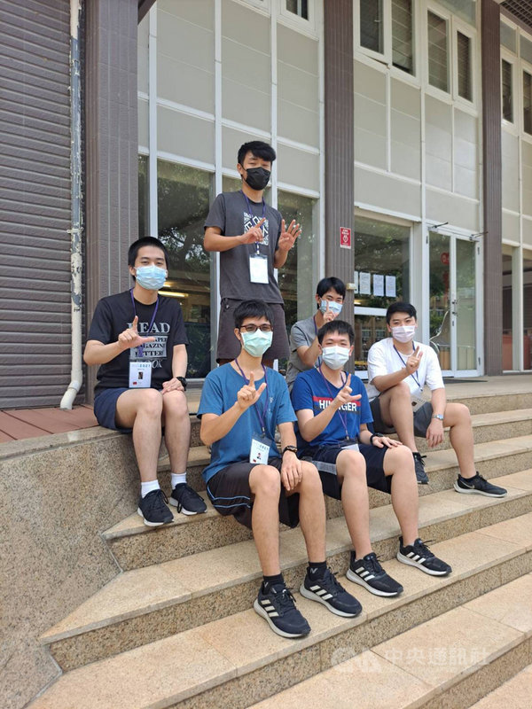 2021年國際數學奧林匹亞競賽成績揭曉,台灣學生共獲得1金3銀2銅,國際排名第9,排名比前兩年進步。(教育部提供)中央社記者許秩維傳真 110年7月26日