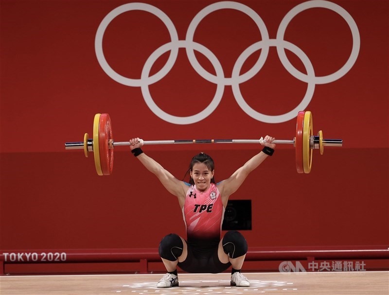 東京奧運女子舉重59公斤級賽程27日下午進行，台灣「舉重女神」郭婞淳A組出賽，在抓舉方面最終以103公斤寫下奧會紀錄。中央社記者吳家昇攝 110年7月27日