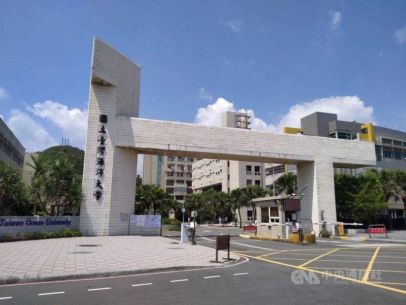 大學指定科目考試28日登場,基隆考區共22間試場,全部設置在國立台灣海洋大學校區內,首科考物理,共202人報考有15人缺考,沒有考生發燒或有重大違規。中央社記者王朝鈺攝 110年7月28日