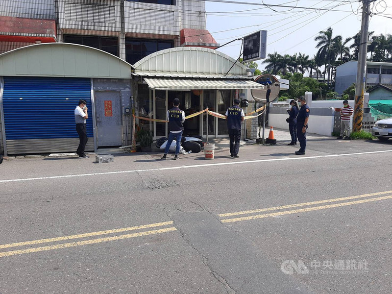 雲林縣廖姓男子懷疑越南籍潘姓女友另結新歡,28日到潘女經營美甲店砸玻璃,2人發生爭執,廖男持刀砍向潘女,潘女身中多刀送醫不治。(民眾提供)中央社記者姜宜菁傳真 110年7月28日