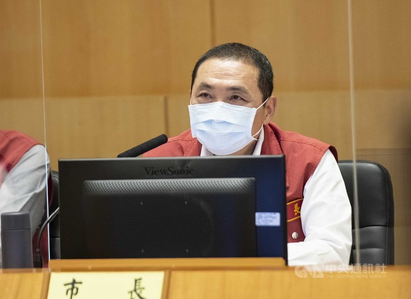 新北市長侯友宜(圖)28日主持市政會議時指出,中央配送疫苗要估算精準、量要足,如果中央配發不足,就會沒疫苗可接種。(新北市政府提供)中央社記者黃旭昇新北傳真 110年7月28日