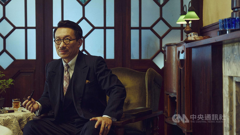 演員郭子乾在時代生活劇「茶金」中飾演茶葉大王吉桑,是台灣最大茶業出口商「日光公司」董事長,茶金時代的開創者。(公視提供)中央社記者葉冠吟傳真 110年7月28日