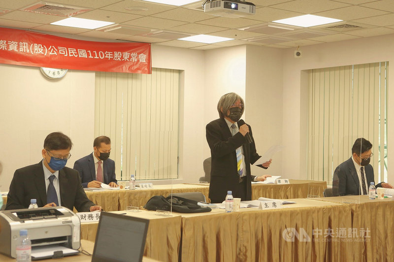 電商集團PChome網路家庭29日舉辦股東常會,由董事長詹宏志(中)主持,會中通過每股配發現金股利新台幣1.3元,並擬以私募或公開發行方式辦理現金增資案。(網家提供)中央社記者吳家豪傳真 110年7月29日