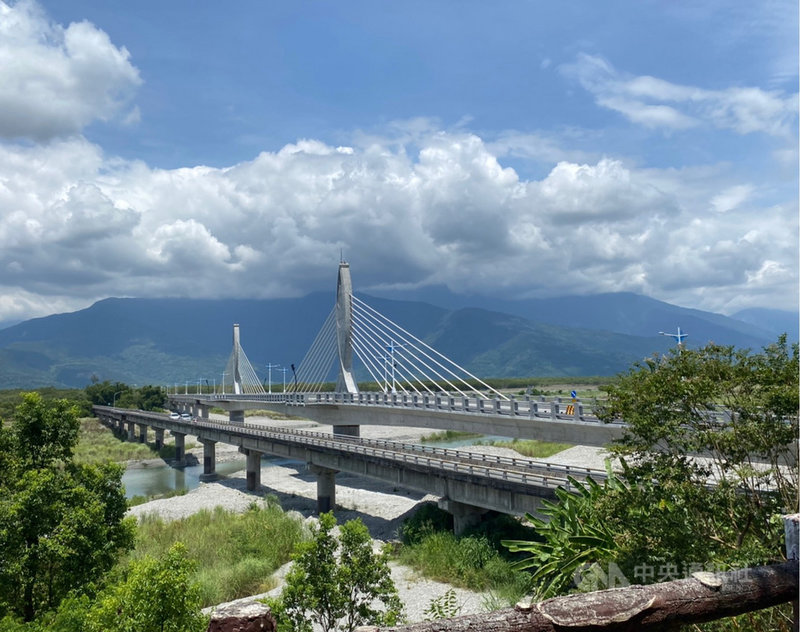 小和山谷 花蓮美食 壽豐民國初年的老屋氛圍必吃復古餐廳 早午餐 創意料理 舒芙蕾鬆餅 冰淇淋奶昔 精釀啤酒