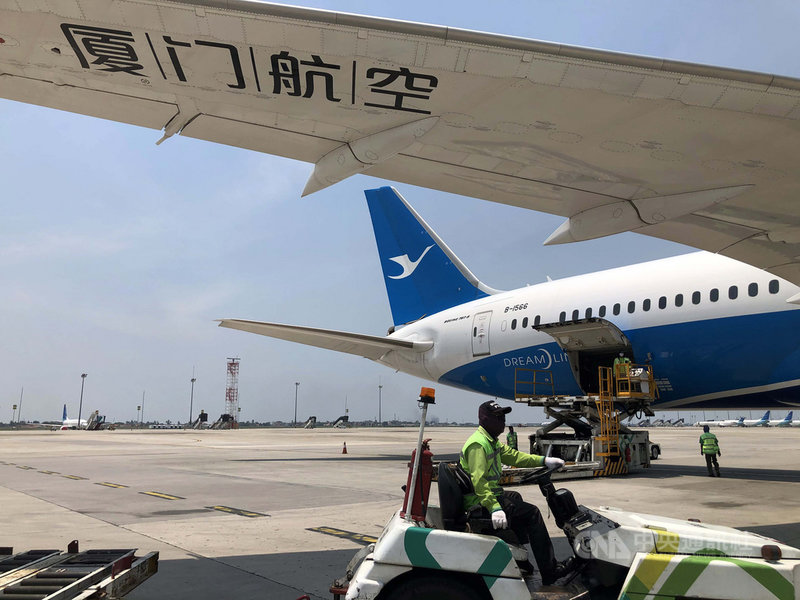 廈門航空公司一名國際貨運機組成員確診COVID-19並傳染3名家人後,廈航30日晚上宣布,已取消30日、31日共79個航班,並取消今晚至8月底所有洲際貨運航班。(中新社資料照)中央社 110年7月30日