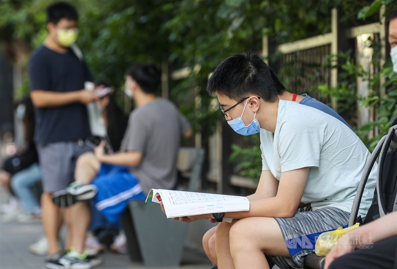 110學年大學指考30日下午考完,今年也是末代指考,111學年起將改為「分科測驗」。中央社記者鄭清元攝 110年7月30日