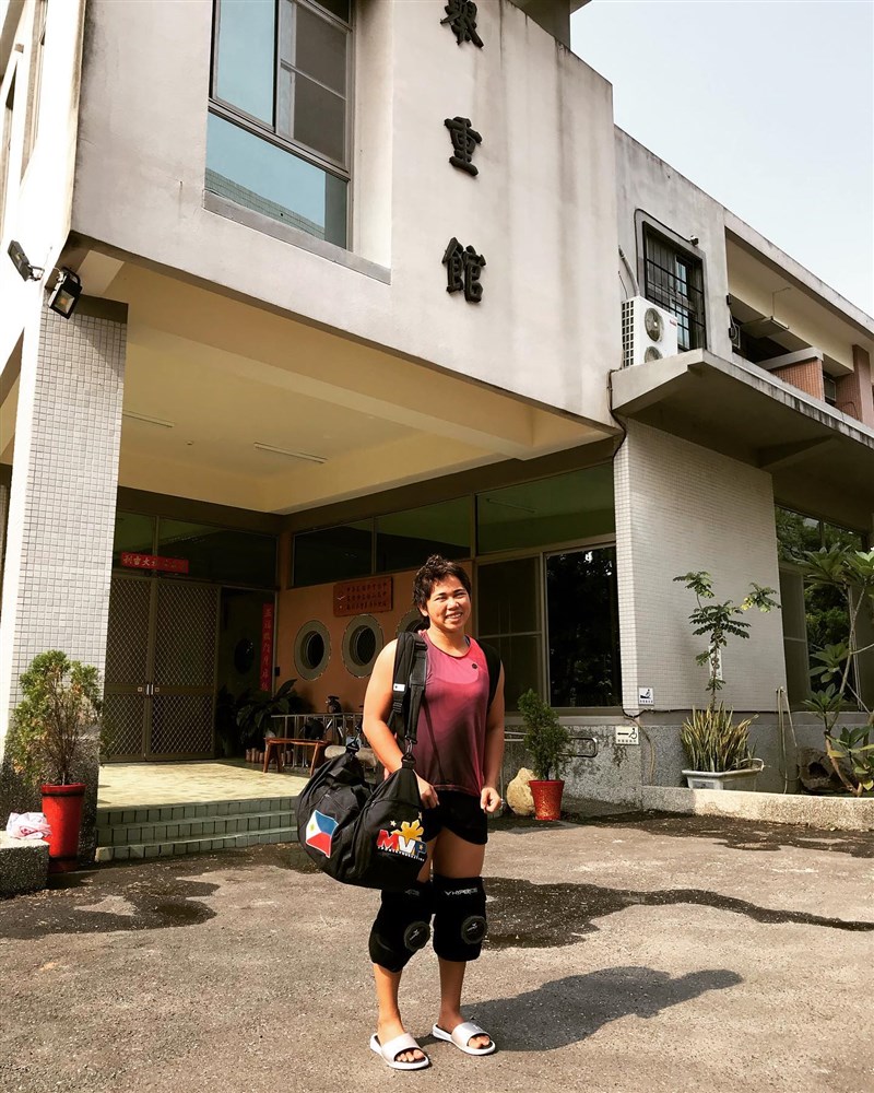 狄亞士表示,她曾於2019年兩度來台灣的鼓山高中訓練。(圖取自facebook.com/hidilynweightlifter)