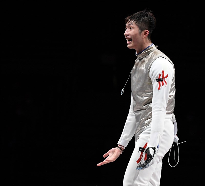 香港劍擊選手張家朗奪得東京奧運花劍個人賽金牌。(圖取自twitter.com/FIE_fencing)