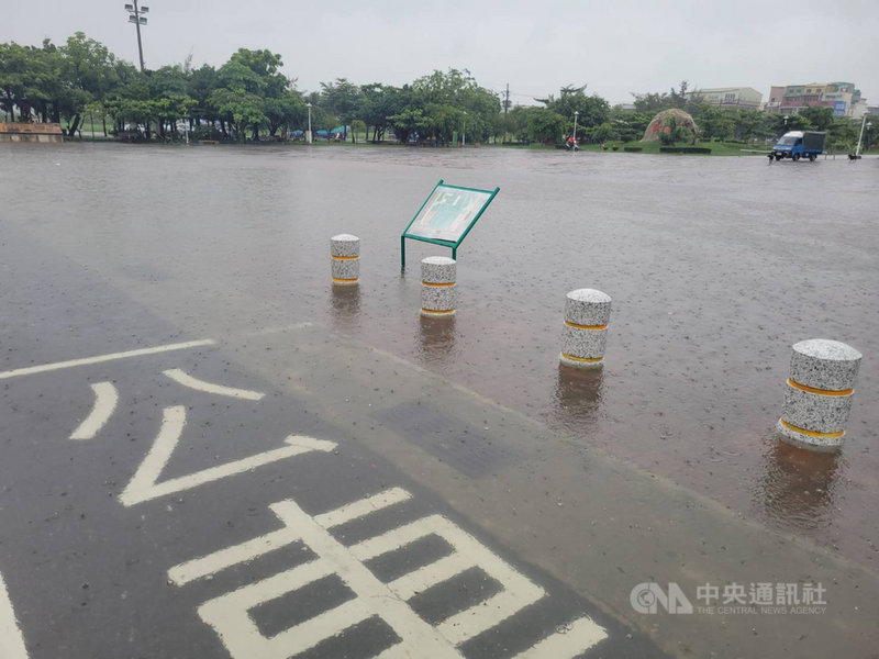 台南市局部區域31日上午出現強降雨,造成5個行政區12處淹水,雨勢稍緩後陸續退水。(台南市政府提供)中央社記者張榮祥台南傳真 110年7月31日