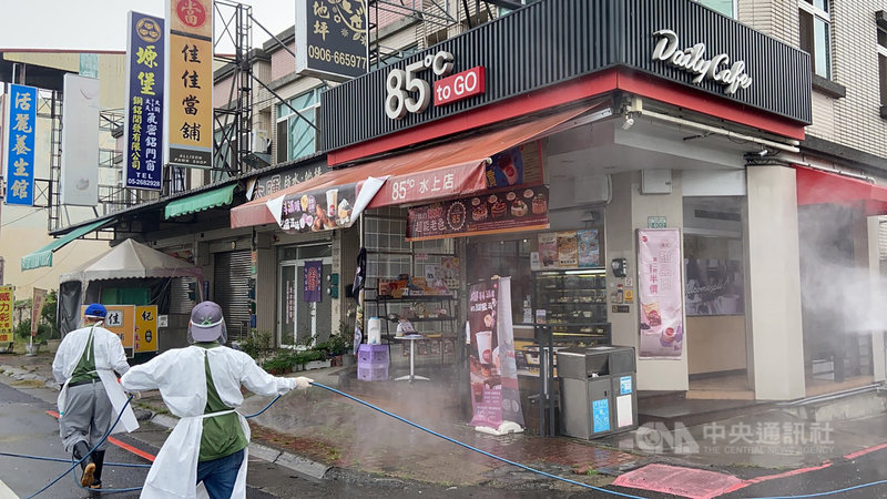 嘉義縣水上鄉某工廠群聚染疫事件,指揮中心31日再公布一名確診者。嘉義縣府指出,案15779縣內足跡包括水上正發機車行、7-11上龍門市、85度C嘉義水上店(圖)、全聯福利中心水上門市及水上舊農會前快炒店等,都已進行清消。(嘉義縣政府提供)中央社記者蔡智明傳真 110年7月31日