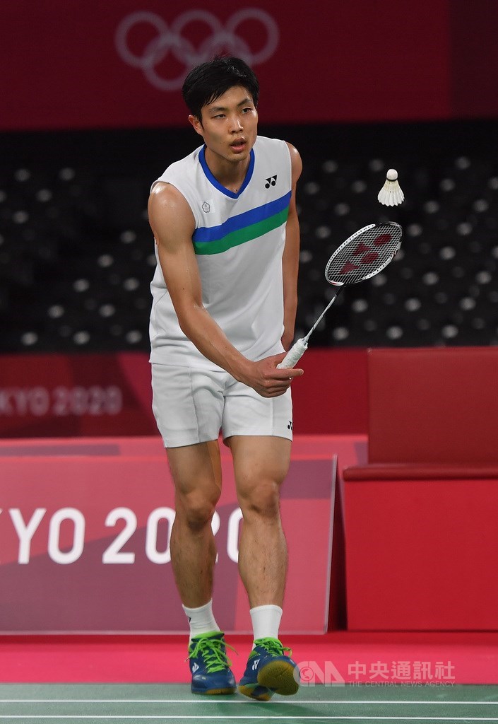 台灣羽球一哥周天成(圖)31日在東京奧運男子單打8強賽,以14比21、21比9、14比21不敵里約奧運男單金牌得主、中國好手諶龍,止步8強。中央社記者吳家昇攝 110年7月31日