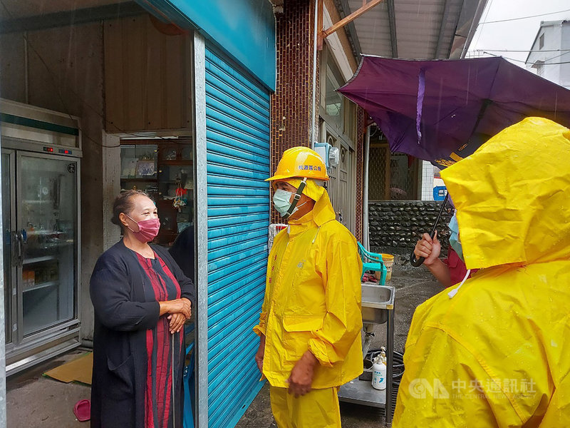 西南氣流造成高雄豪雨不斷,山區也發布多條土石流紅、黃色警戒,桃源區公所已陸續撤離民眾。(高市原民會提供)中央社記者蔡孟妤傳真 110年8月1日