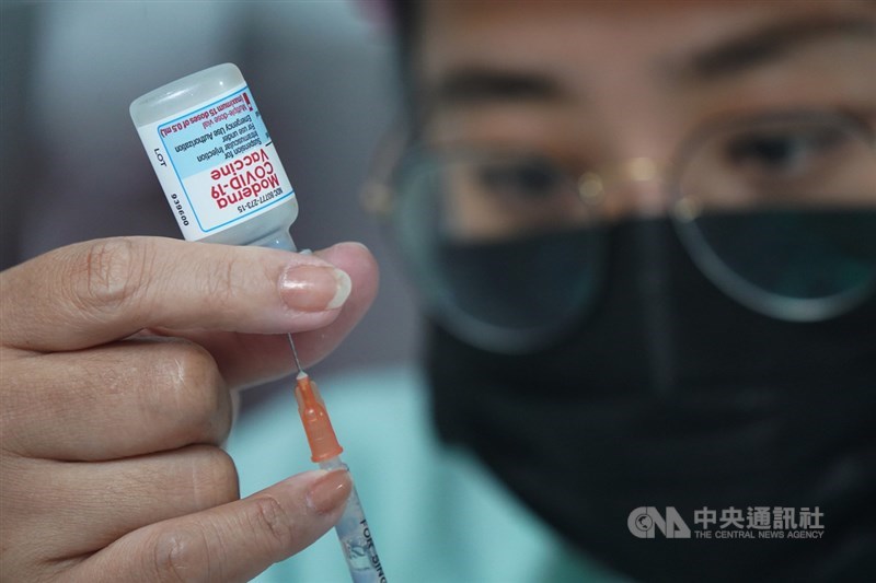 指揮中心1日提醒,現行可接種第2劑莫德納疫苗且已與第1劑接種日間隔4週者,應於8月3日中午12時前儘速完成意願登記。(中央社檔案照片)