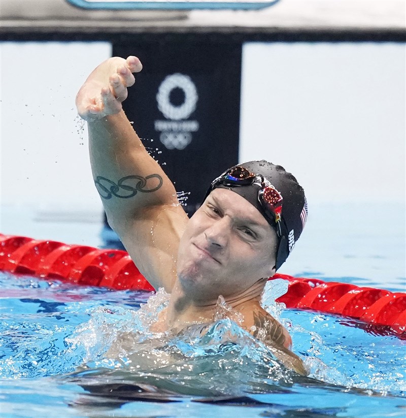 美國選手德萊賽爾1日在東京奧運50公尺自由式項目改寫奧運紀錄,拿下男子組金牌。(共同社)