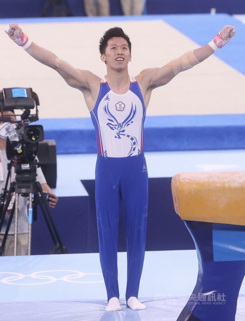 東京奧運體操男子鞍馬單項決賽1日晚間登場,「鞍馬王子」李智凱(圖)第5順位出場,於英國名將懷特洛克(Max Whitlock)高分表現後頂住壓力,成功帶來招牌「湯瑪士迴旋」,最終完美落地、拿下銀牌。中央社記者吳家昇攝 110年8月1日