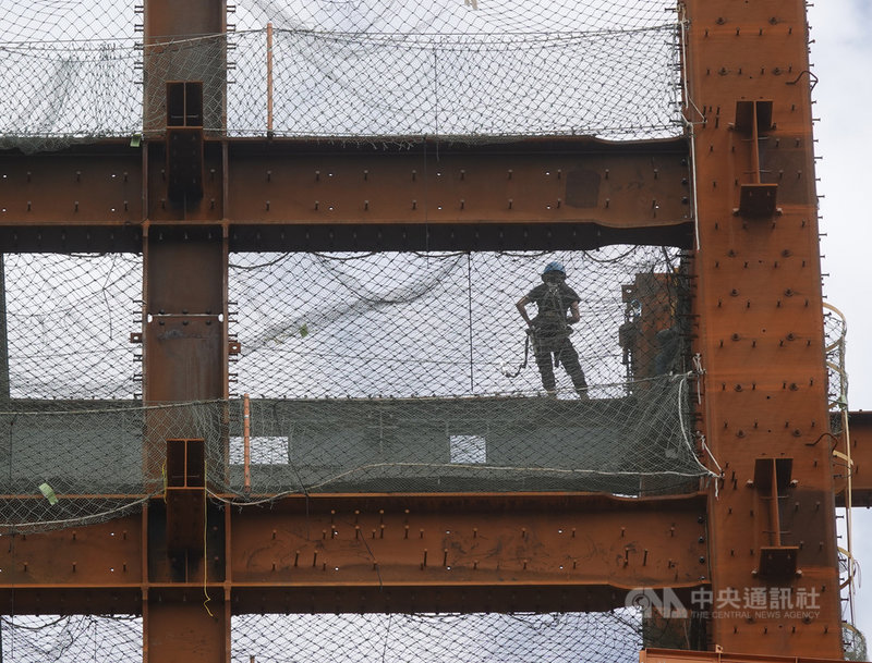 中經院2日發布7月經季節調整後的台灣製造業採購經理人指數(PMI)為65.2%,終止連二跌,且連續第9個月維持在60%以上的擴張速度。中央社記者鄭傑文攝 110年8月2日