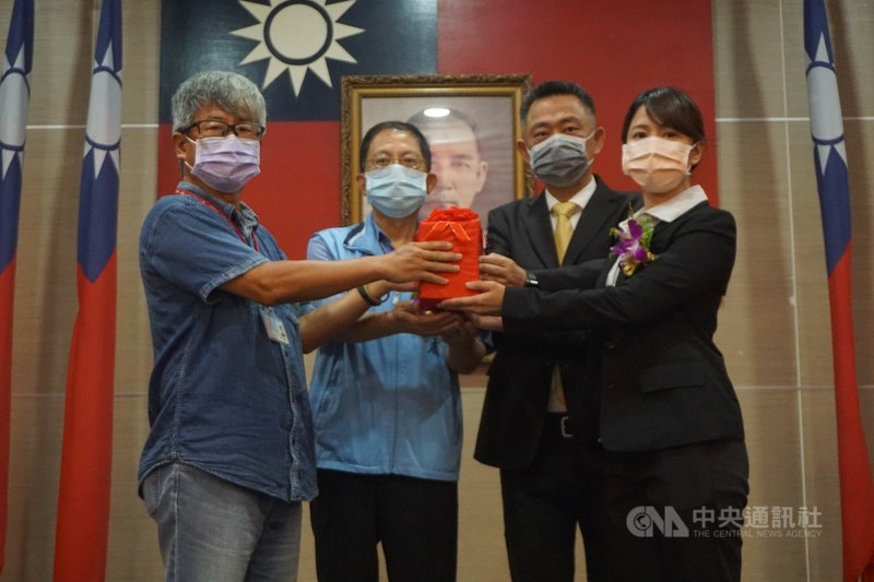金門縣文化園區管理所所長由郭怡汝(右)出任,她期許園區不只是「歷史民俗館」,而能成為金門的「文化入口、觀光起點」,形塑「金門博物館島」。中央社記者黃慧敏攝 110年8月2日