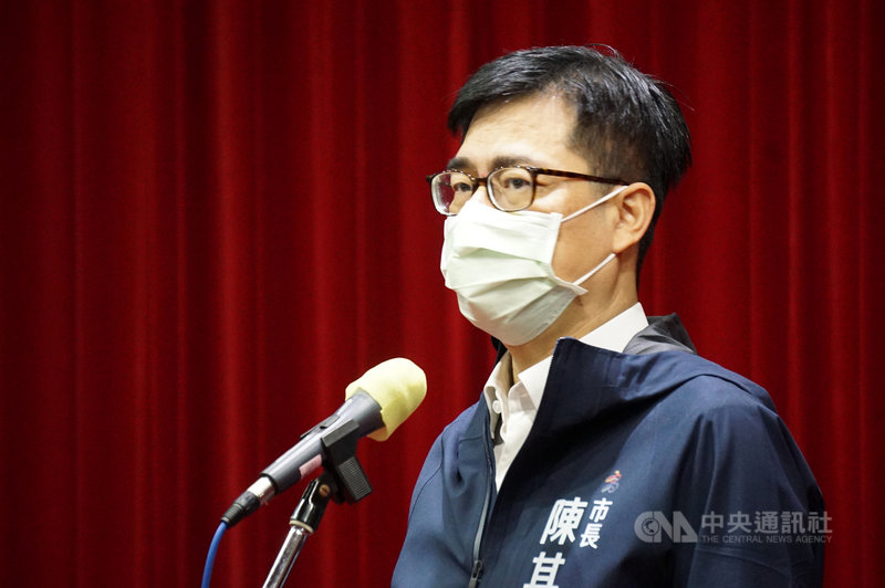 高雄羽球好手戴資穎1日奪下東京奧運羽球女子單打銀牌。高雄市長陳其邁(圖)2日在議會受訪表示,戴資穎讓高雄非常驕傲,市府給予的獎助金將加倍,戴資穎奧運獎助金從新台幣42萬元增至84萬元。中央社記者蔡孟妤攝 110年8月2日