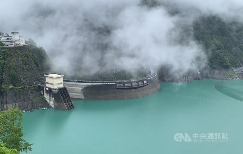 受西南風偏強及低壓帶影響,台中市自1日起降下豪雨,但德基水庫上游集水區降雨量不多,目前德基水庫的蓄水率來到59.5%。(民眾提供)中央社記者趙麗妍傳真 110年8月2日
