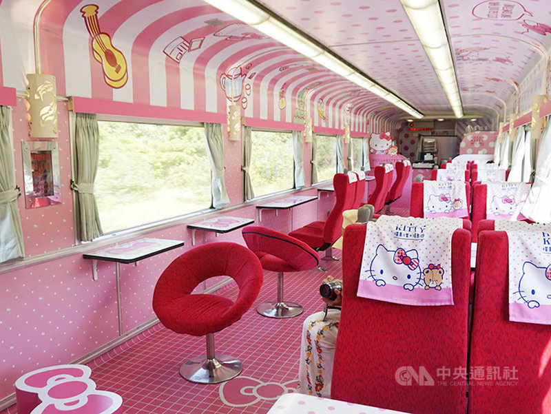 國內COVID-19疫情趨緩,防疫警戒降為2級,台鐵「環島之星Hello Kitty繽紛列車」將在8月10日復駛,配合防疫規定車上不開放飲食。(易遊網提供)中央社記者余曉涵傳真 110年8月3日