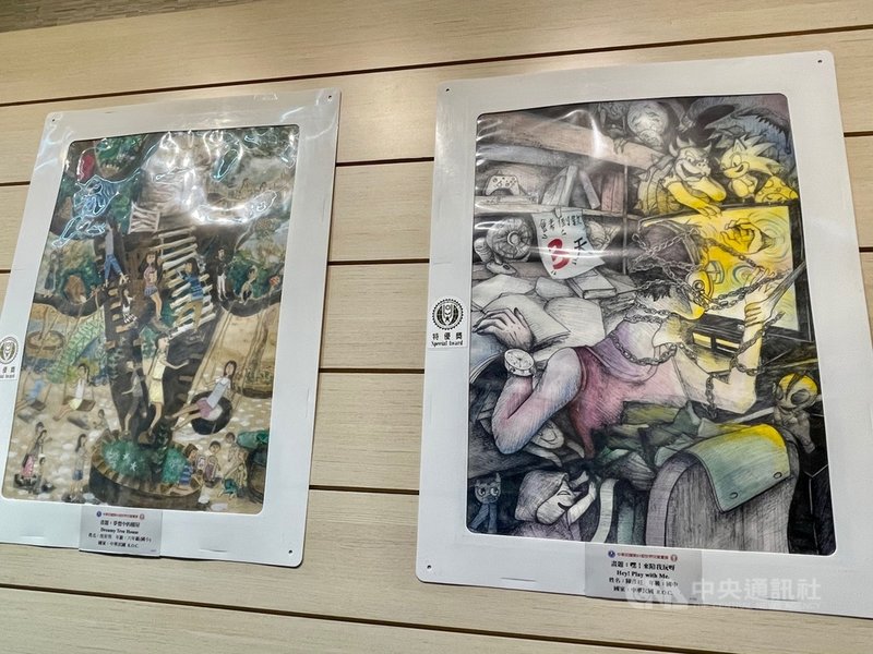 駐新加坡台北代表處舉辦「世界兒童畫展-台灣與東南亞」展覽,展出80幅得獎畫作,圖為來自台灣的作品。此圖攝於110年6月25日。中央社記者侯姿瑩新加坡攝 110年8月3日