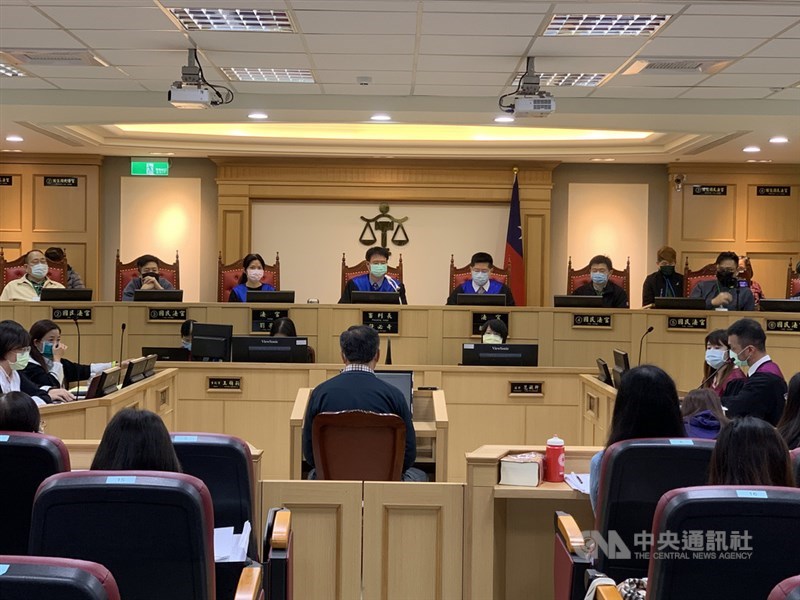 司法院3日公布「國民法官費用支給辦法」,國民法官、備位國民法官日費原則每日為3000元,超過晚間6時另支給每小時500元。圖為新北地方法院辦理國民法官模擬法庭。(中央社檔案照片)