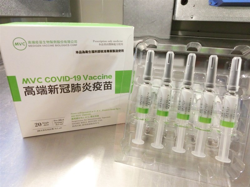 食藥署2日宣布，首4批高端疫苗已完成檢驗並核發封緘證明書，共26萬5528劑疫苗正在進行封緘作業，預計傍晚可放行，效期約6個月。（食藥署提供）