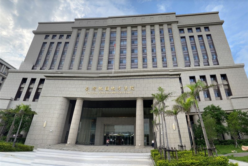 桃園市一名確診者7月29日曾到桃園地方法院開庭,桃園地院2日接獲通知後進行消毒,當天參與開庭同仁改為居家辦公。(圖取自Google地圖網頁google.com/maps)