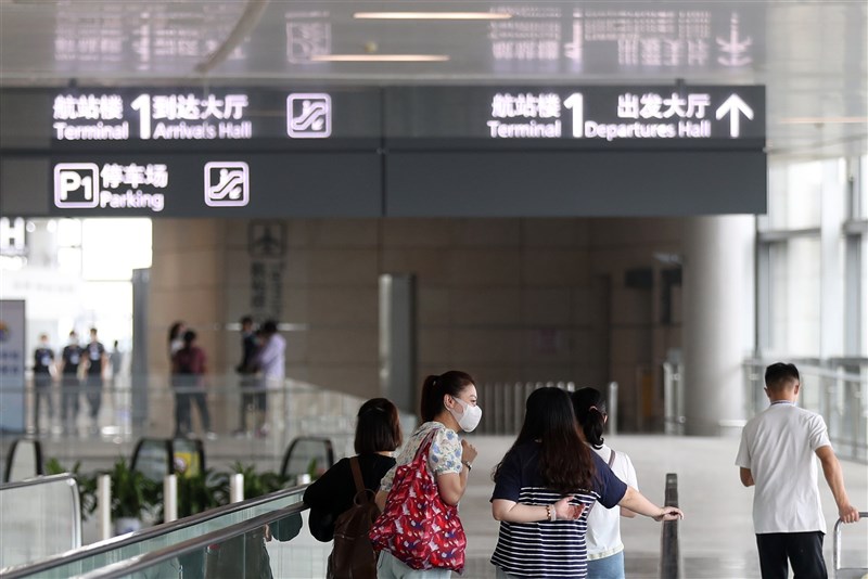 自7月20日南京祿口機場(圖)出現防疫漏洞後,中國本土確診病例擴張至多省,防疫專家鍾南山表示,全國需有83%的人打了疫苗,才可能建立群體免疫。(中新社)