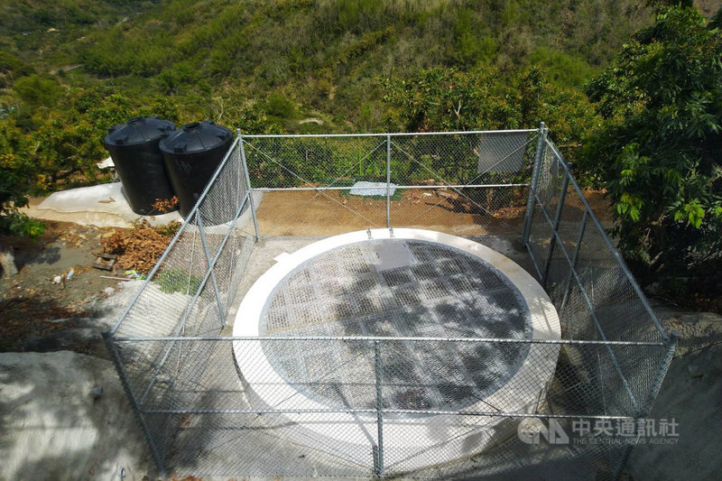 台南市六甲區市道175線每逢汛期常因邊坡滑動,土石崩落影響安全,市府首次於上邊坡打造大口徑集水井改善。(台南市工務局提供)中央社記者楊思瑞台南傳真 110年8月4日