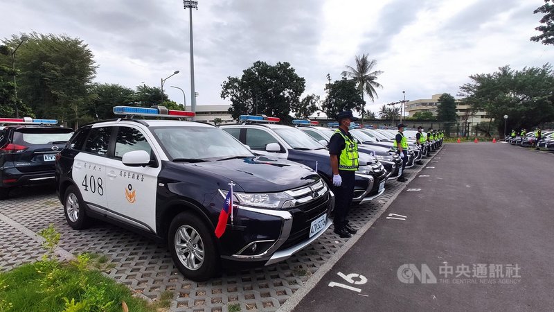 台東縣警察局添購41輛警用車輛,配合台東多山和溪流地形,這次採購的各式車輛,輸出馬力及機動性極佳,且配備符合環保要求,打擊犯罪兼防災功用。中央社記者盧太城台東攝 110年8月4日