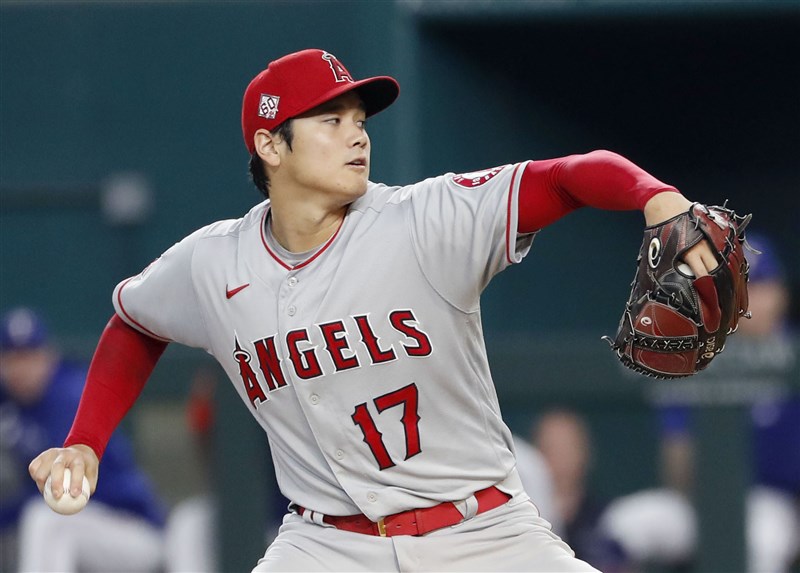 MLB日籍二刀流球星大谷翔平4日繳出先發6局只失1分好投,率領天使擊敗德州遊騎兵。(共同社)