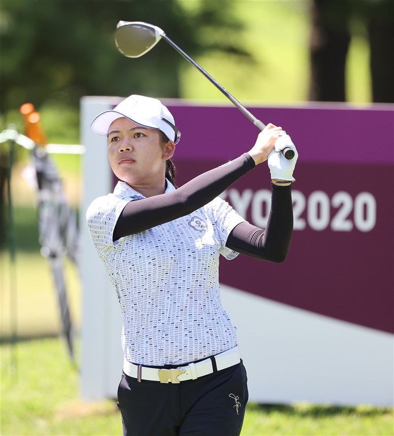 東京奧運女子高爾夫歷經前2回合暖身,戰事也進入白熱化,台灣雙姝徐薇淩(圖)與李旻6日將全力縮小與領先榜的差距。(體育署提供)