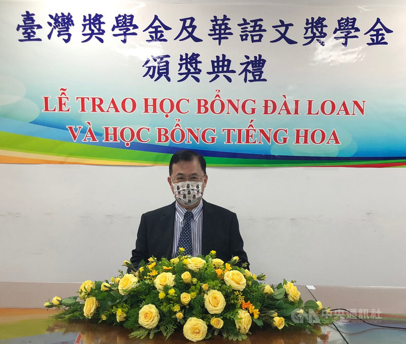 駐越南代表處教育組組長朱多銘(圖)5日在線出席台灣獎學金及華語文獎學金頒獎典禮,與50名獲獎生及10 多名家長分享好消息。(駐越南代表處提供)中央社記者陳家倫河內傳真 110年8月5日