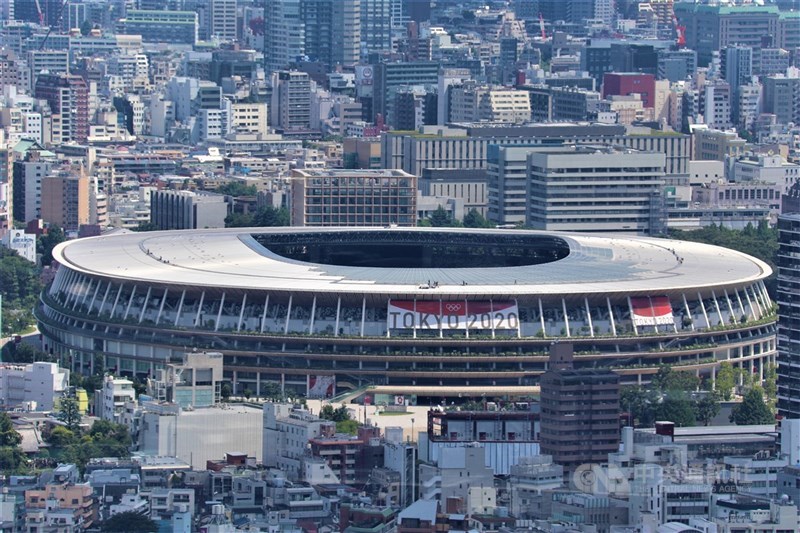 奧運大部分好處由建築公司和承包商獲得。東京建造8個新場館,其中最貴的兩個場館是國立競技場(圖)和新的水上運動中心,分別耗資14.3億美元和5.2億美元。(中央社檔案照片)