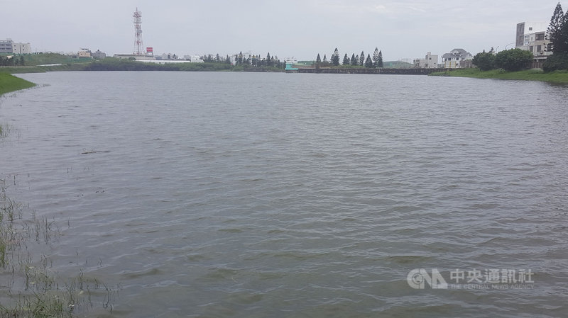 受熱帶性低氣壓及西南氣流影響,澎湖地區降下豐沛雨量,縣內3座水庫適時進補,初估至少儲水超過130萬噸,目前引水道仍持續進水中。中央社 110年8月7日