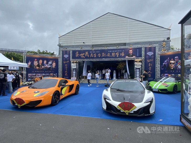 曾在國外刺青展獲得多項獎項的知名刺青師吳世民,7月底因病逝世,家屬9日舉辦告別式,許多親友與吳世民過去客人都到場送他最後一程。(讀者提供)中央社記者蘇木春傳真 110年8月9日