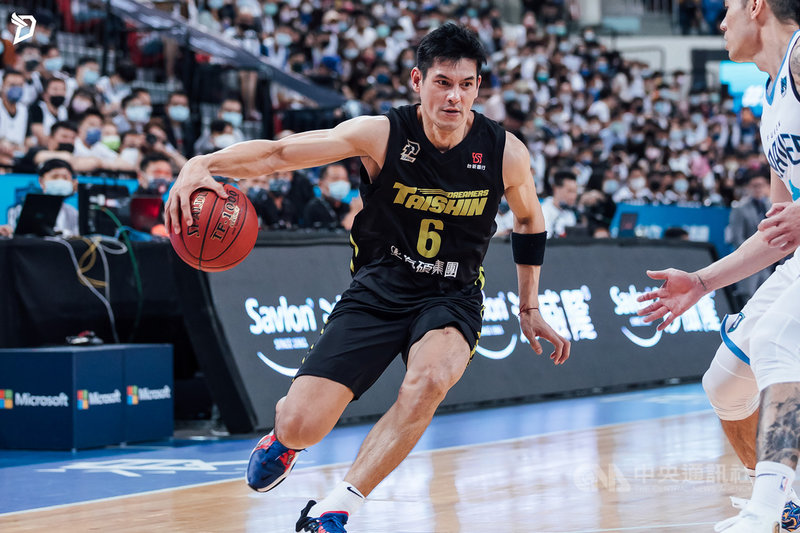 福爾摩沙台新夢想家球團10日宣布,在台灣職業籃球聯盟P. LEAGUE+ 元年締造不少紀錄的「阿美族戰士」楊敬敏,與球隊合約期滿、正式離隊,成為自由球員。球團也獻上祝福,盼楊敬敏未來持續在球場上再創高峰。(福爾摩沙台新夢想家提供)中央社記者黃巧雯傳真 110年8月10日