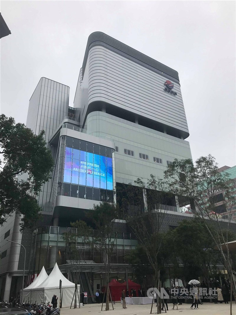 遠百宣布,遠百信義A13接獲通知,8日父親節有確診者足跡,12日停業清消,預計13日恢復營業。(中央社檔案照片)