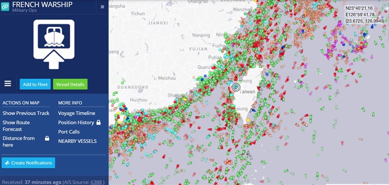 法國海軍「普羅旺斯號」11日於彰化芳苑外海現蹤（藍點處）。（圖取自MarineTraffic網頁marinetraffic.com）