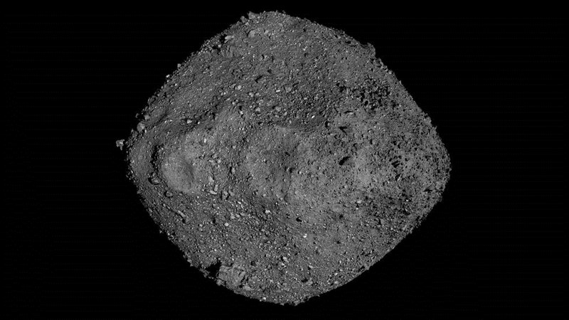 美國科學家11日表示,小行星貝努(圖)將在2135年通過地球,但它撞擊地球的可能性非常低。(圖取自twitter.com/AsteroidWatch)