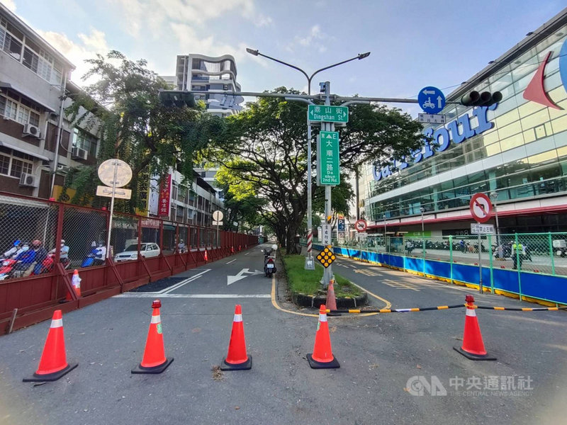 輕軌成圓大順路圍籬完工林欽榮視察沿線交通 地方 中央社cna