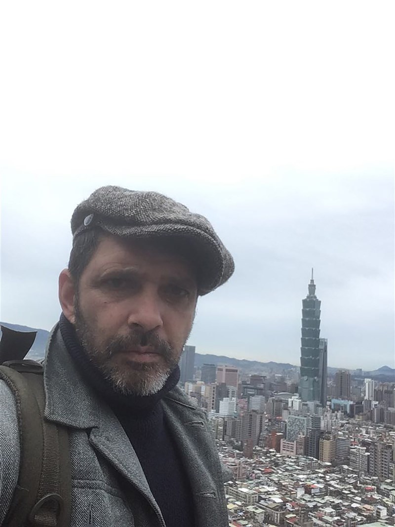法國導演洛克維茲(Alain Lewkowicz)從2000年總統大選就開始關注台灣民主與中國威脅,花了2年時間記錄台灣數位參與式民主。他表示,台灣是世界獨一無二的存在,若台灣被中國併吞,那將是人性和世界民主的末路。(洛克維茲提供)中央社記者曾婷瑄傳真 110年8月16日