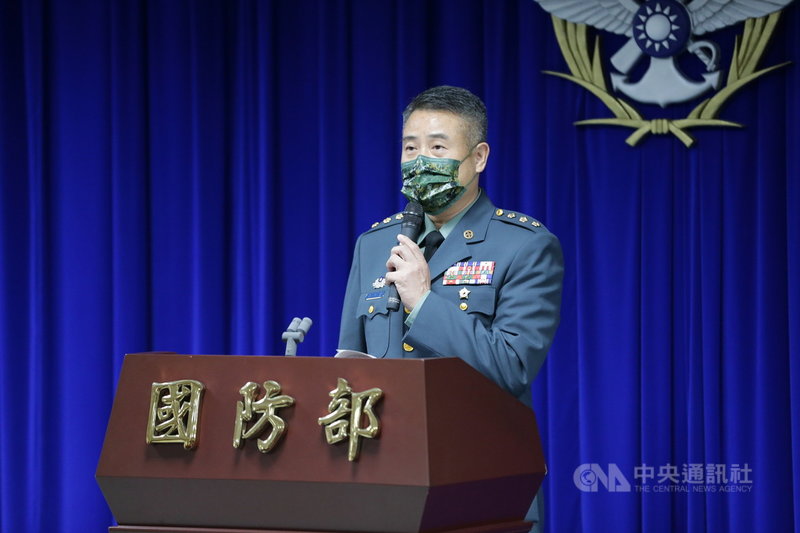 軍備局生產製造中心第209廠長王文宏上校17日表示,軍方已建置國軍醫療用口罩自動化生產線,以滿足國軍戰備需求。(國防部提供)中央社記者游凱翔傳真 110年8月17日