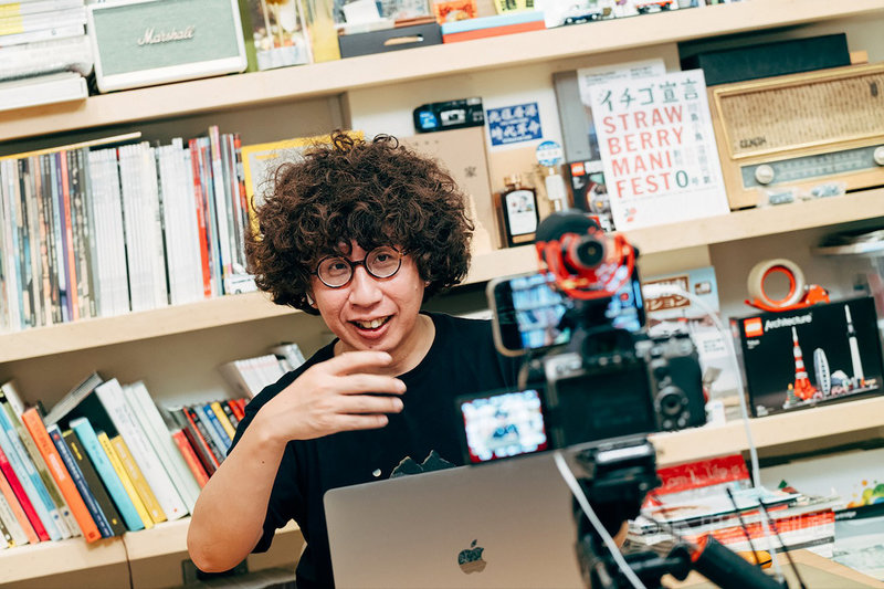 社會學家李明璁企圖打造台灣在疫情時期的新型態帶狀節目「保持聯絡/Alone Together」,以Call out視訊形式,邀來賓共同「宅錄」,聊聊這段期間的生活型態變化與自我成長,這也是李明璁首度挑戰節目製作人。(公視提供)中央社記者葉冠吟傳真 110年8月19日