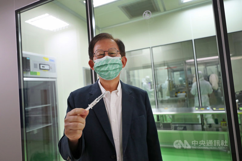 國產疫苗國際認可問題,向來是外界關注焦點。高端總經理陳燦堅(圖)表示,高端跟歐盟藥品管理局(EMA)已經溝通一段時間,目標是明年上半年獲歐盟及其他國際機構認證;「大家擔心出國問題,應該很快就會得到答案」。中央社記者裴禛攝 110年8月21日