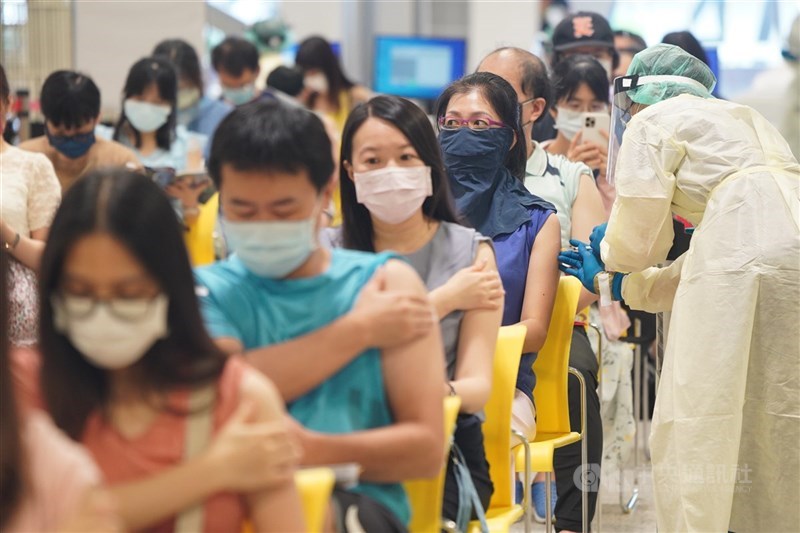 根據最新統計,全台有超過1005萬人次接種COVID-19疫苗,人口涵蓋率約39.56%。(中央社檔案照片)