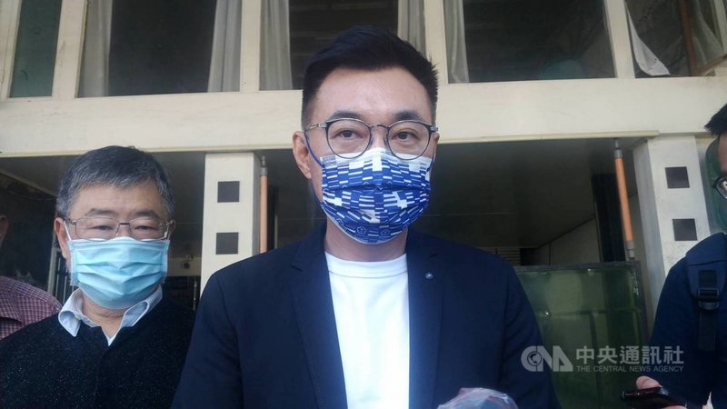 國民黨主席江啟臣(中)21日表示,身為主席,他承諾絕不參與2024年選舉。國民黨下任黨主席有很多事要做,國內外、國際和兩岸關係都須兼顧做好。中央社記者蔡孟妤攝 110年8月21日