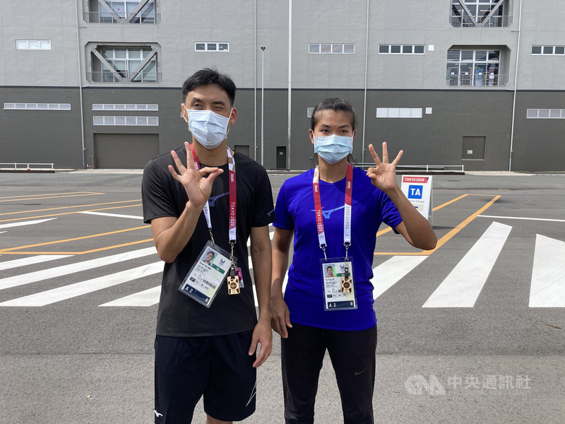 東京帕拉林匹克運動會24日將開幕,台灣代表團進場排序第83,將由跳遠選手楊川輝(左)、標槍選手劉雅婷(右)掌旗,合計將有13人參與開幕典禮。(教育部體育署提供)中央社記者黃巧雯傳真 110年8月23日