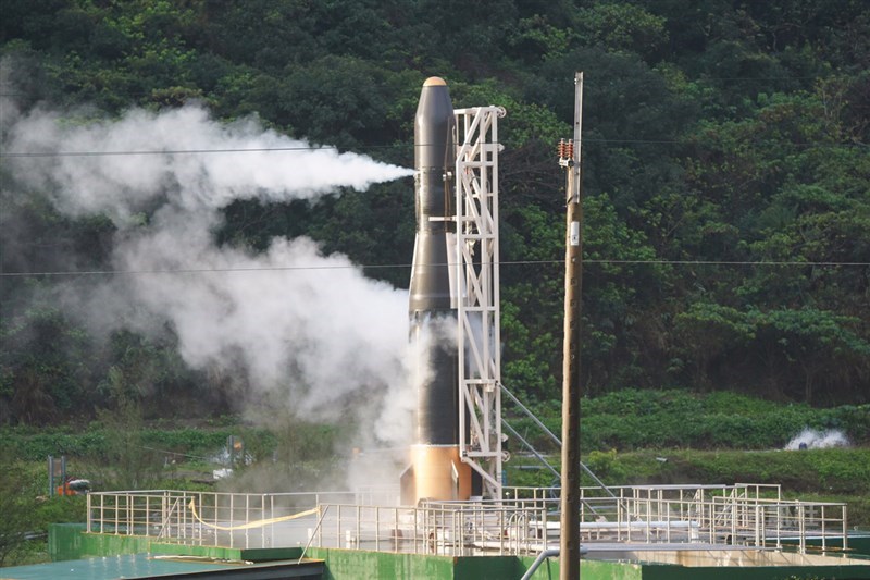 台灣首枚民間自製火箭「飛鼠一號」最近獲准在澳洲發射。太空中心表示,將規劃火箭發射場域,目前傾向落腳屏東旭海。(中央社檔案照片)